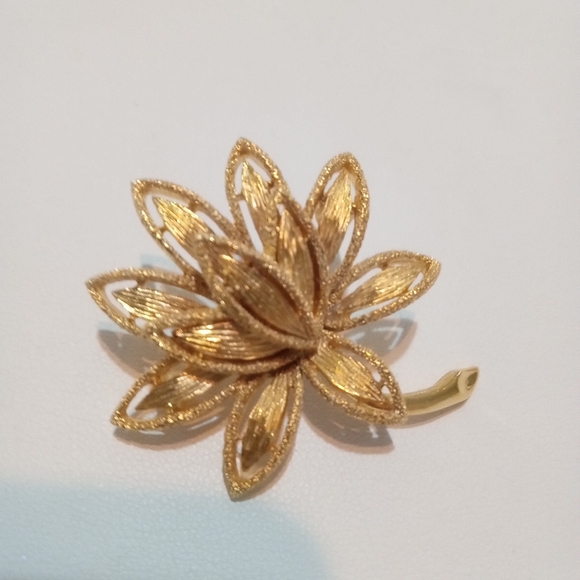 Avon Jewelry - Vintage Lotus Leaf Brooch Signed Avon Textured Gold Tone Designer Brooch Pin